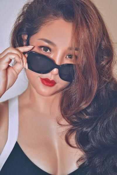 Thúy Nga U45 xả ảnh bốc lửa, body mượt hơn các cháu 18-4