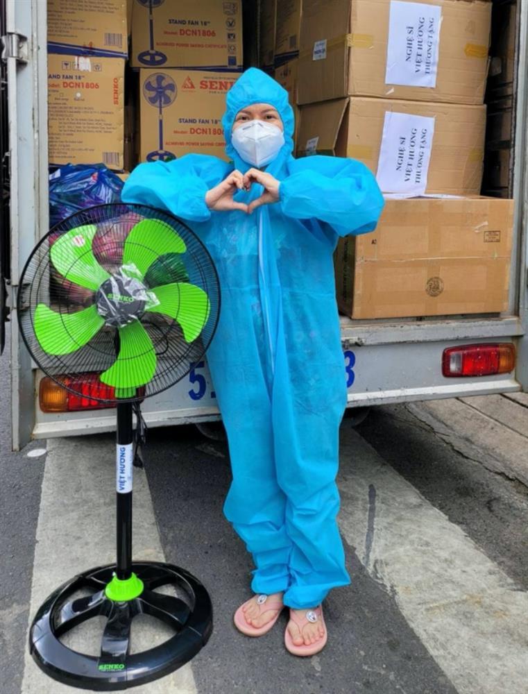 Xe tải chở đồ từ thiện của Việt Hương bị trộm lấy sạch giấy tờ-3