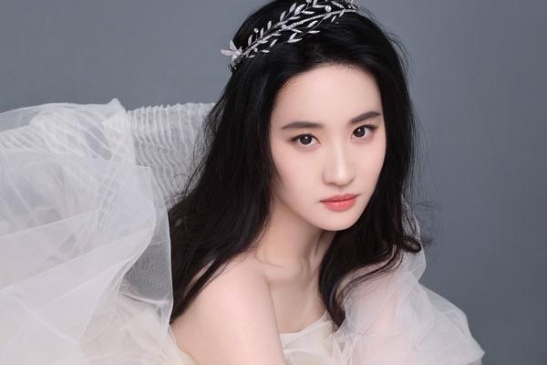 Lưu Diệc Phi và 42 nghệ sĩ khốn đốn vì lệnh cấm mới-8