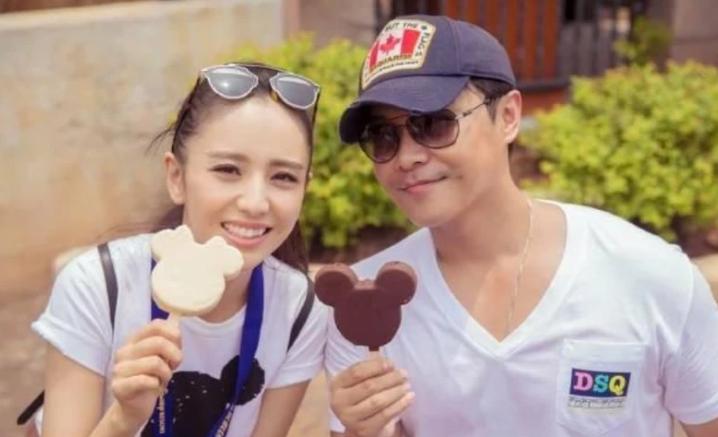 Mỹ nữ Tân Cương vui vẻ đi chơi cùng chồng cũ mặc ly hôn-4