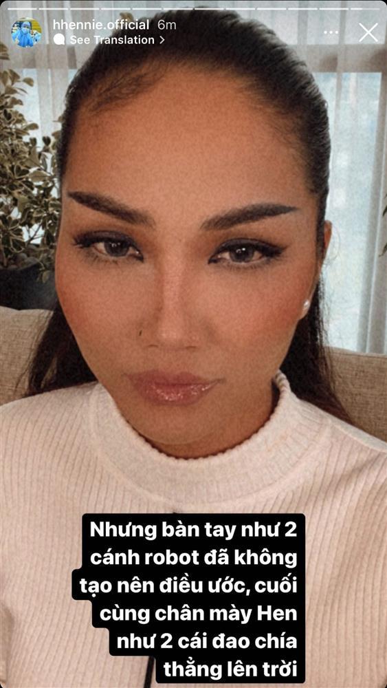 HHen Niê tự vẽ lông mày trông như cặp đao chĩa thẳng lên trời-3