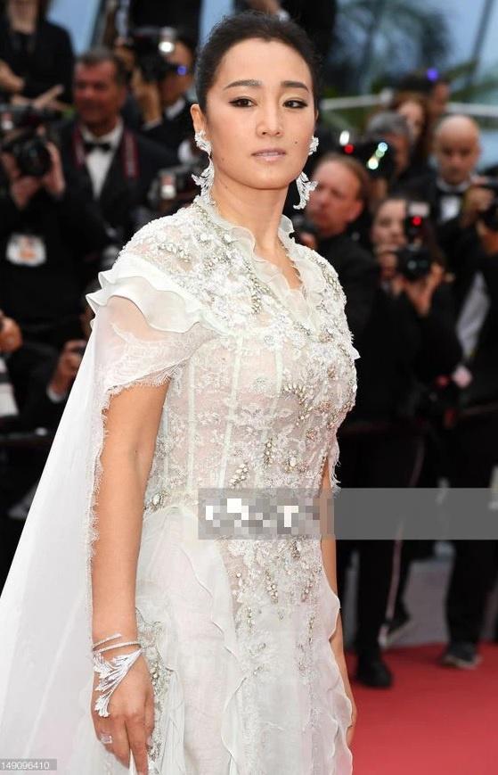 Lưu Diệc Phi và 42 nghệ sĩ khốn đốn vì lệnh cấm mới-2