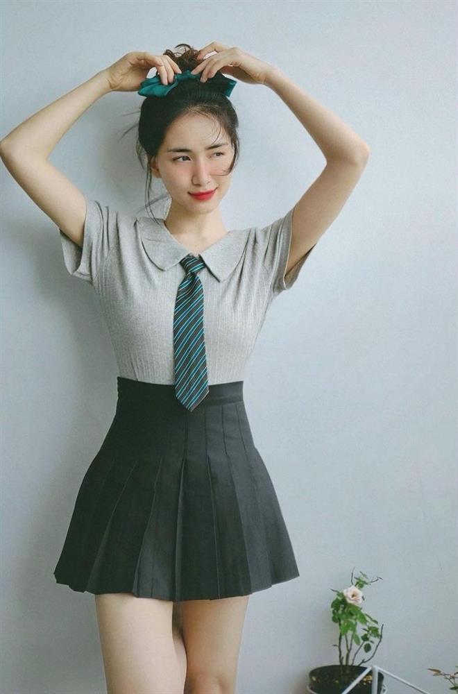 Hòa Minzy photoshop bóp eo loạn lên mà vẫn thua like so với con trai-3