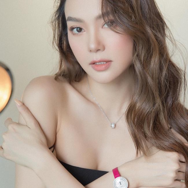 Minh Hằng được biết đến là ca sĩ, diễn viên nổi tiếng. Hai năm gần đây, người đẹp sinh năm 1987 còn đầu tư sản xuất làm phim riêng.