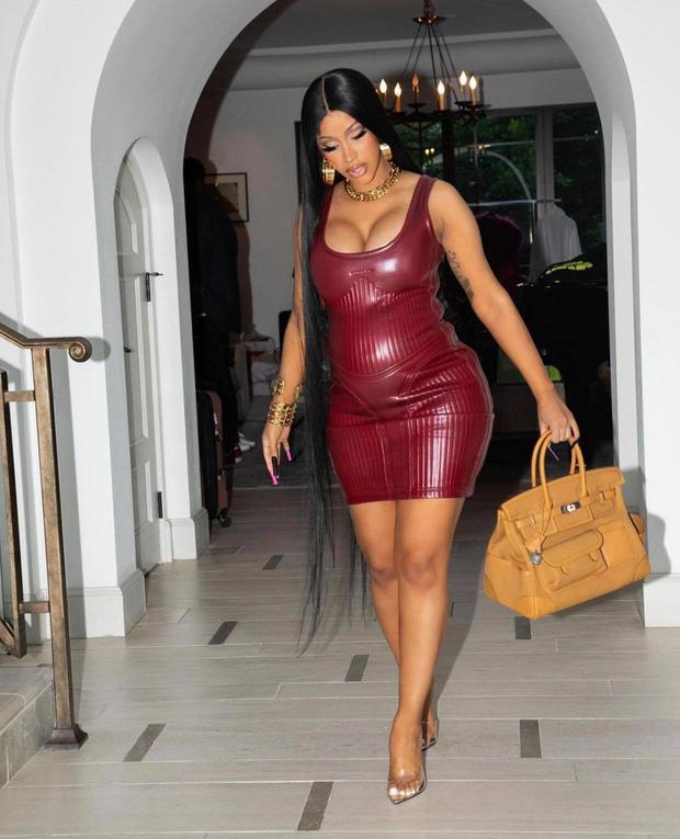 Cardi B đi đẻ: Làm nail, ôm con cũng đắp chăn Louis Vuitton 27 triệu-6