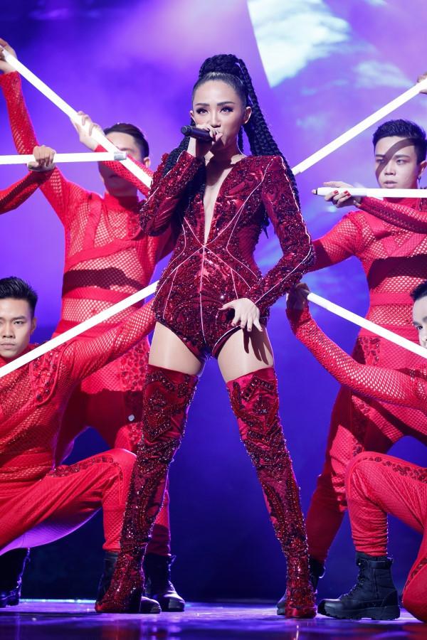 Tóc Tiên tung tuyệt đỉnh kung fu khiến Wanna One trầm trồ lác mắt-1