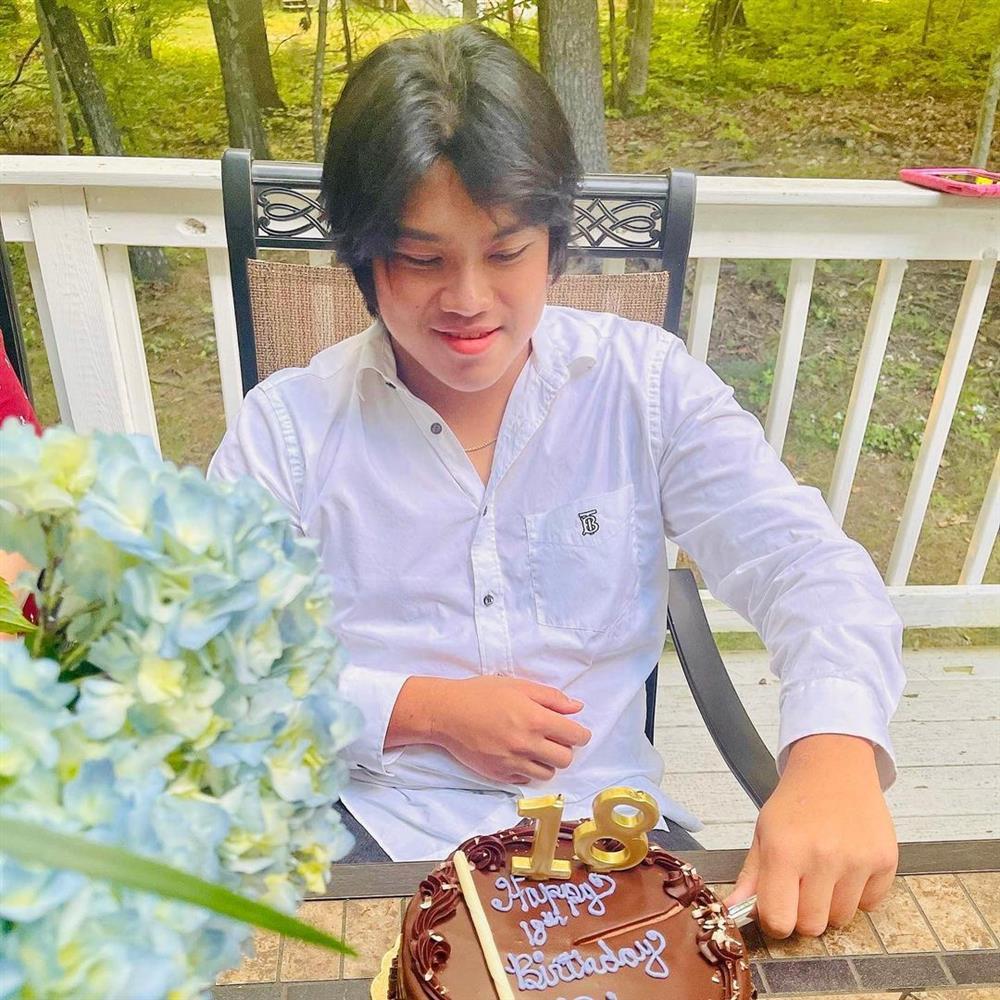 Cận cảnh con trai đầu 18 tuổi của chồng cũ Lệ Quyên-1