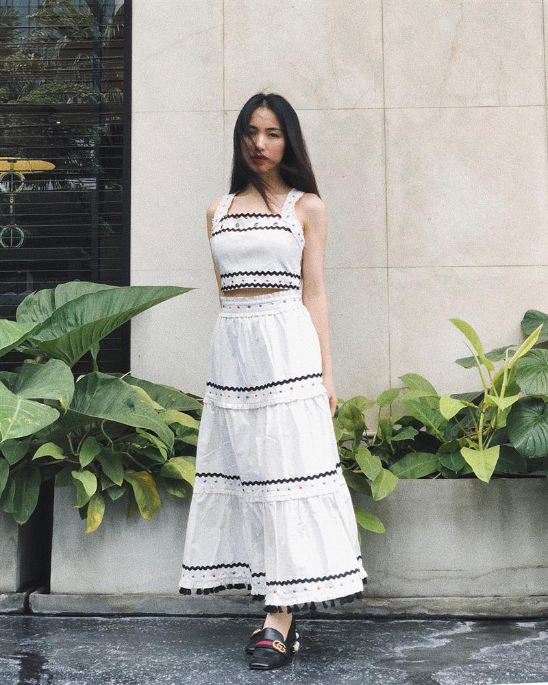 Hòa Minzy trông lùn tịt chỉ vì khắc tinh chân váy dài!-2