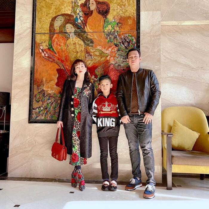 Cận cảnh con trai đầu 18 tuổi của chồng cũ Lệ Quyên-6