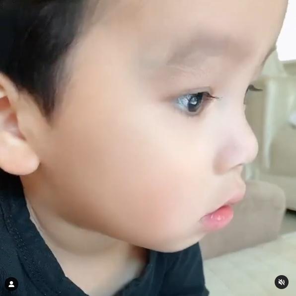 Con trai thứ hai của Phạm Hương có đặc điểm giống anh cả như lột-9