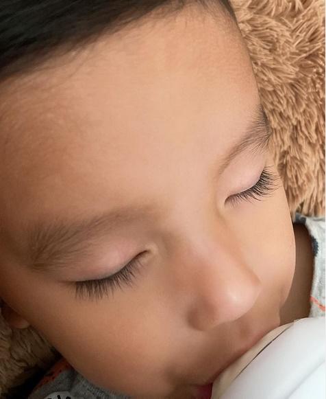 Con trai thứ hai của Phạm Hương có đặc điểm giống anh cả như lột-8