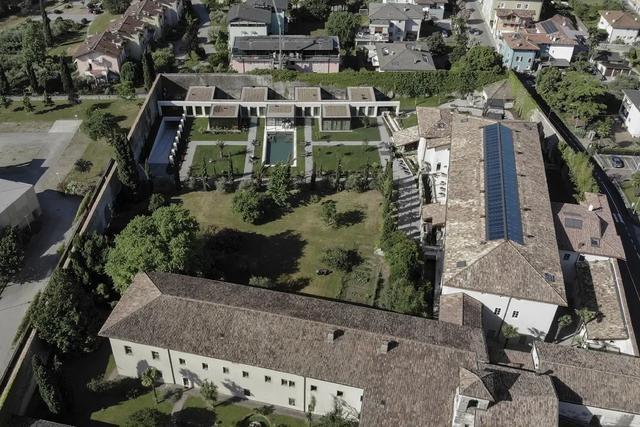 Cú lột xác ngoạn mục từ tu viện bỏ hoang đến khách sạn sang trọng-1