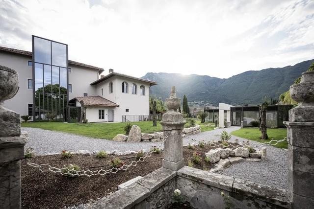 Cú lột xác ngoạn mục từ tu viện bỏ hoang đến khách sạn sang trọng-6