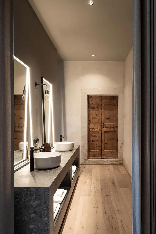 Cú lột xác ngoạn mục từ tu viện bỏ hoang đến khách sạn sang trọng-9