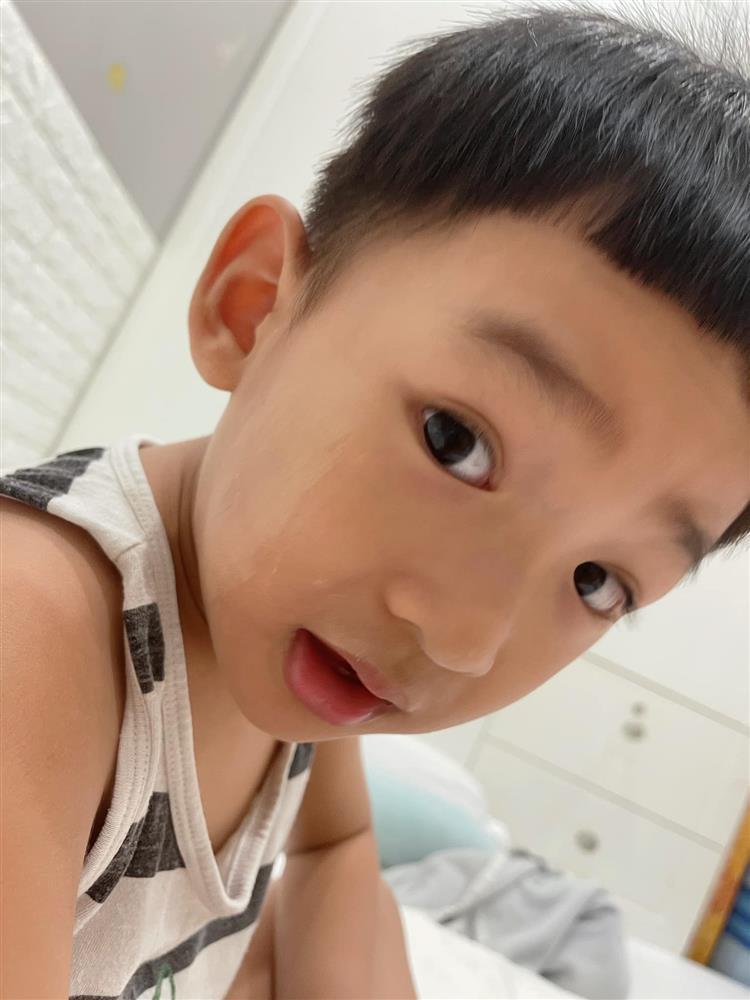 Thúy Diễm khóc thét vì con trai bôi trộm phấn của mẹ-2