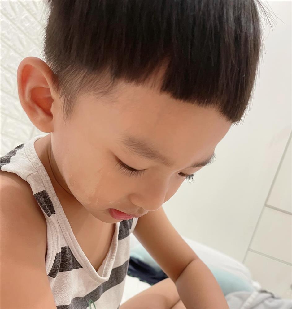 Thúy Diễm khóc thét vì con trai bôi trộm phấn của mẹ-3