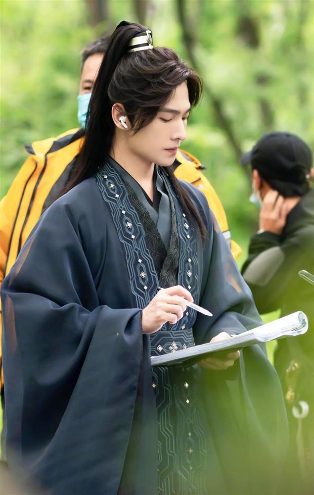 Tạo hình như từ truyện bước ra của Dương Dương-5