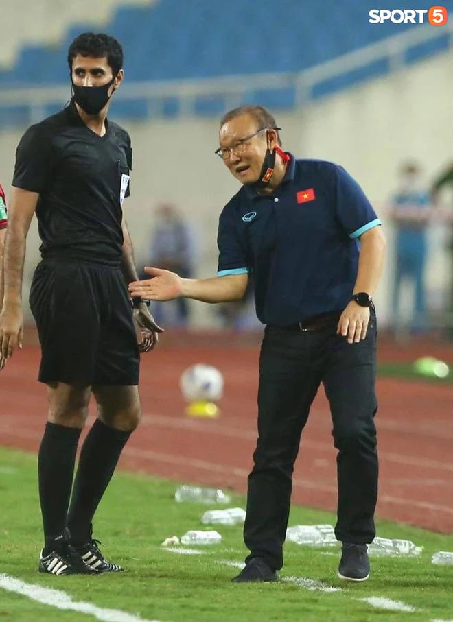 Đặng Văn Lâm bất ngờ bị fans Việt tràn vào mắng giải nghệ đi-5
