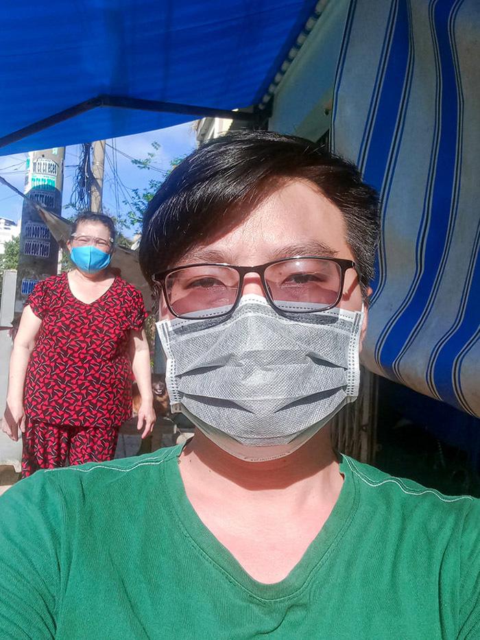 Gia đình 18 người mắc Covid-19 điều trị tại nhà, cách để bệnh không trở nặng-3