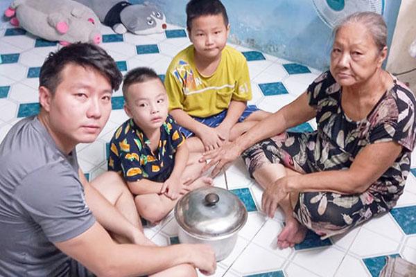 Gia đình 18 người mắc Covid-19 điều trị tại nhà, cách để bệnh không trở nặng-1