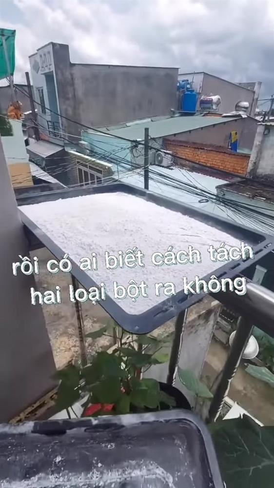 Bố trộn bột nếp vào bột gạo, thanh niên cầu cứu nhặt bao giờ xong?-3