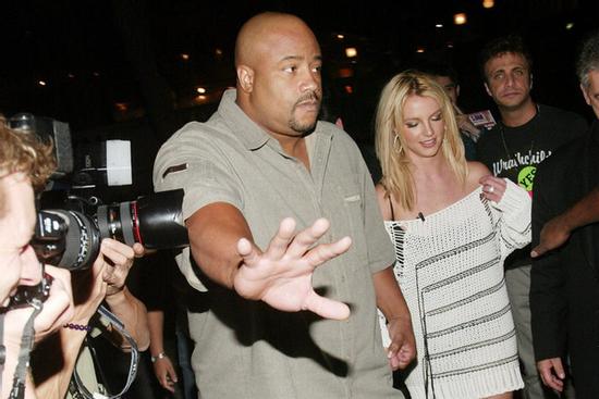 Bố ruột Britney Spears rút khỏi quyền giám hộ, ngày tự do đến gần!