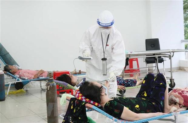 Bác sĩ trong tâm dịch 115: Chỉ lơ là 1 phút có thể nhiễm Covid-19-1