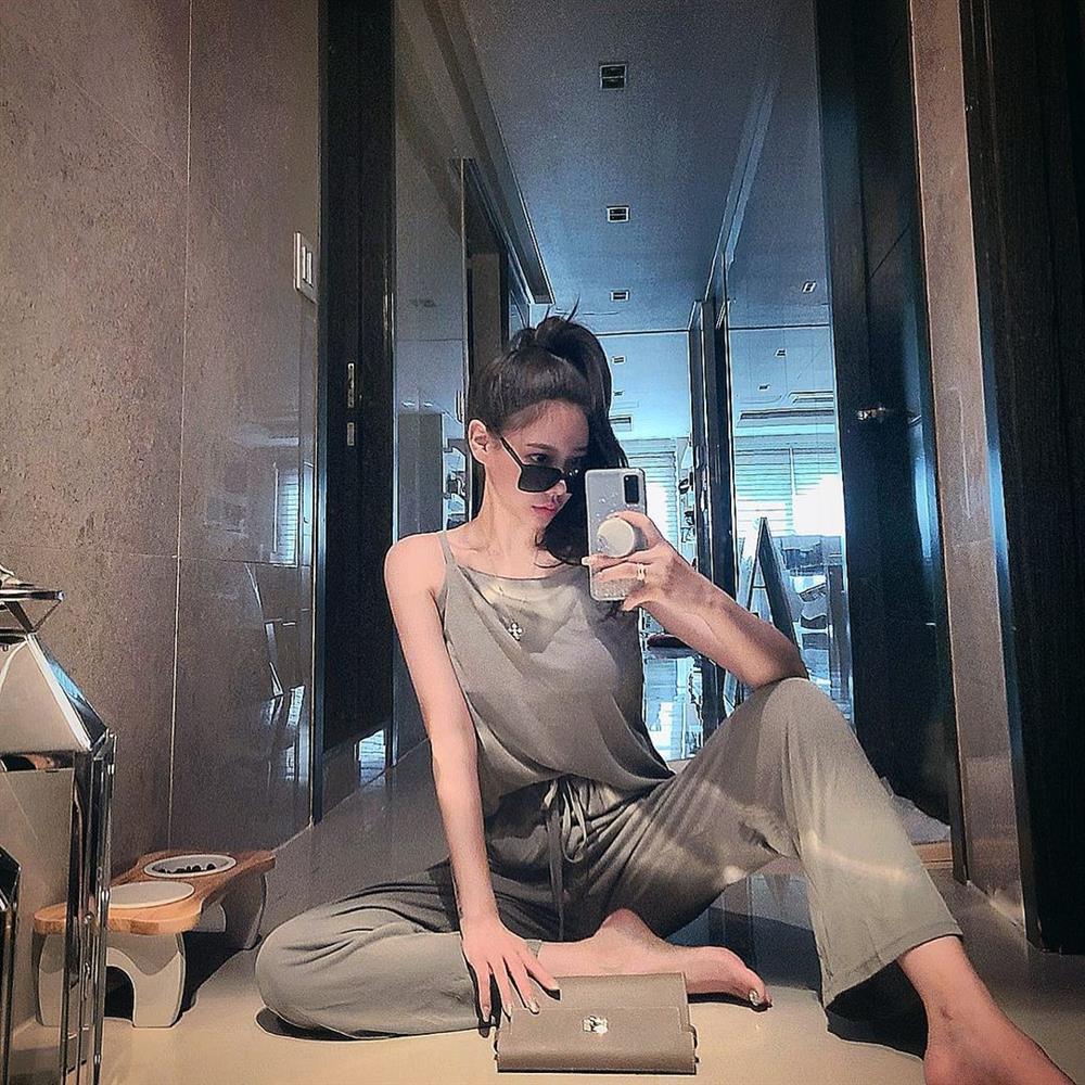 Sao nữ vào tù vì tống tiền Lee Byung Hun nay sống cực sang chảnh-4