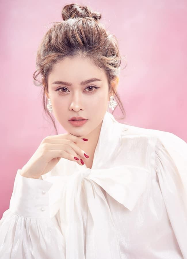 Trương Quỳnh Anh dí dỏm: "Ngày gặp anh cứ nghĩ là tình yêu sét đánh. Ai ngờ đó là lời cảnh báo của thiên nhiên".