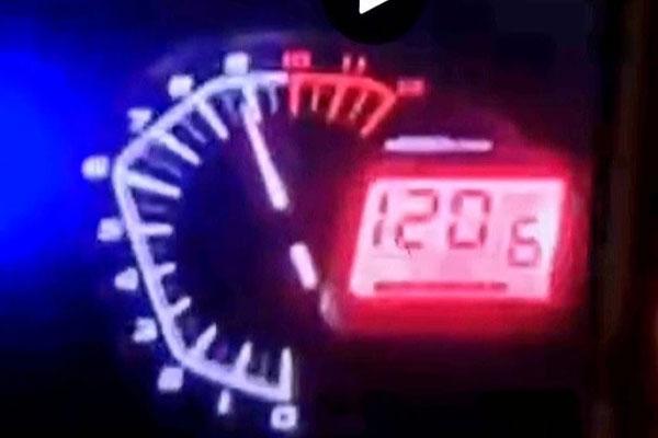 Thanh niên livestream chạy xe 120 km/h, thông chốt đi sinh nhật vợ bạn-1