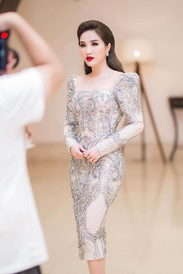 Bảo Thy dẫn lại lời triết lý cuộc sống: "Đối với phụ nữ, yên lặng cũng là một thứ trang sức", khép lại tin sao Việt.