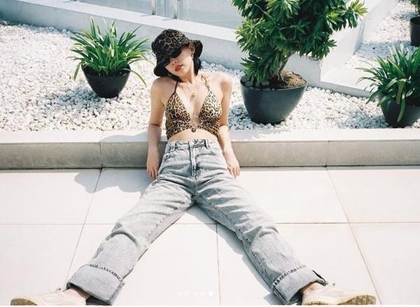 Tóc Tiên, Minh Tú mix đồ với áo bra khoe body bốc lửa-2