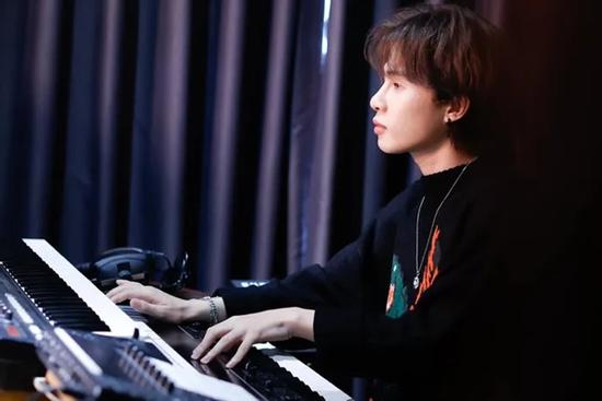 Xôn xao Jack xuất hiện ở phòng tập, chuẩn bị comeback sau scandal?