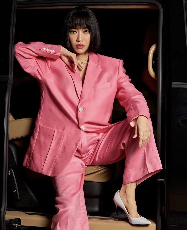 Diệu Nhi nam tính hóa cách mix&match gam màu hồng-1