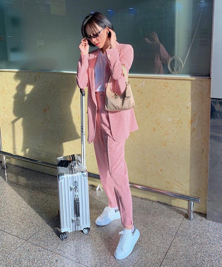 Diệu Nhi nam tính hóa cách mix&match gam màu hồng-4