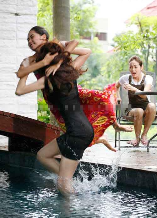 Đánh ghen phim Việt: Thủy Tiên giật trụi tóc, Hồng Ánh hủy dung nhan-2