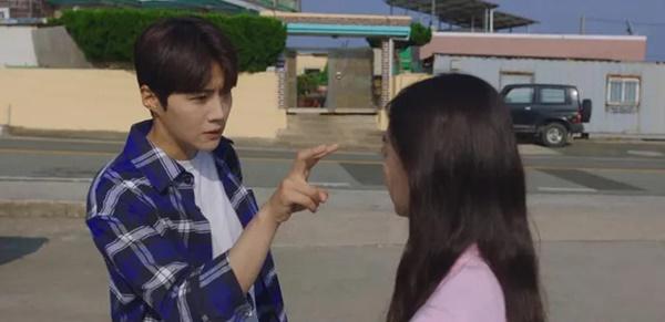 4 lý do khiến các mọt phim Hàn đổ đứ đừ trước Hometown Cha-Cha-Cha-13