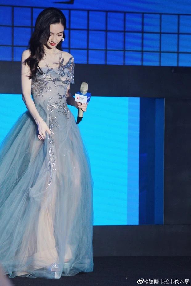 Angela Baby lộ thân hình da bọc xương, nổi gân xanh báo động-4