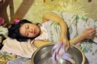 Mẹ đơn thân đau đớn khi con gái 18 năm liệt giường bỗng có bầu
