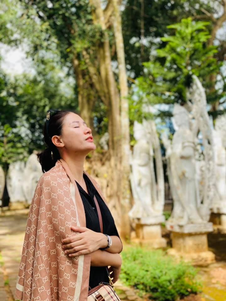 Trang Trần phản pháo phát ngôn từ thiện của Hồng Tú?-4