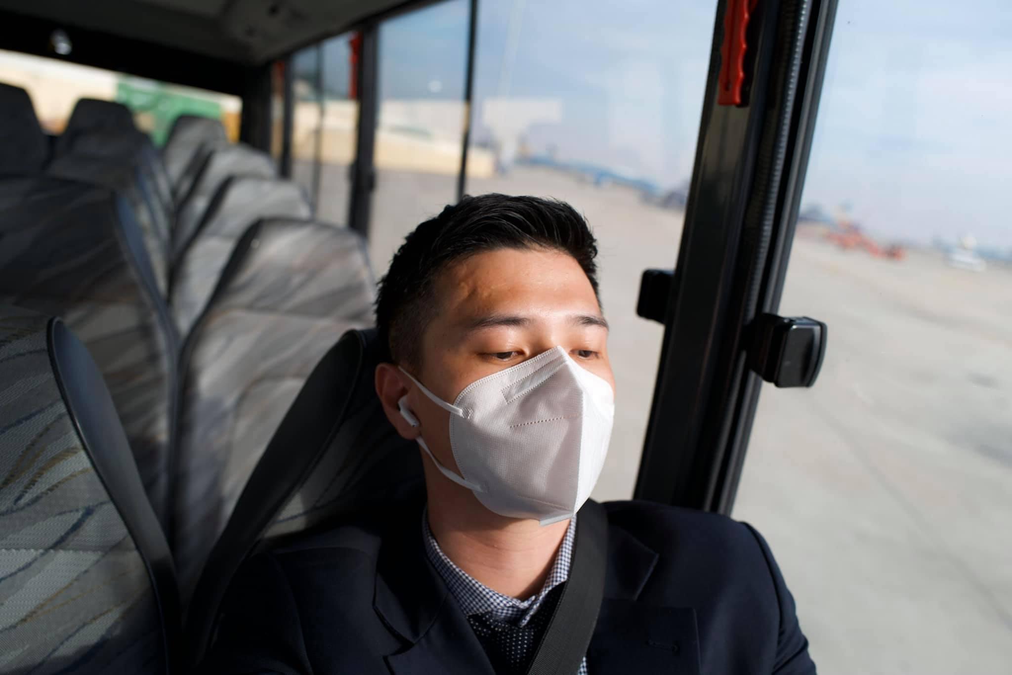 Huỳnh Anh khoe: "Một chuyến công tác của chủ tịch". Anh vừa vướng phải ồn ào với tình cũ Hoàng Oanh, khi nhắc tên cô một cách kém duyên trên mạng xã hội.