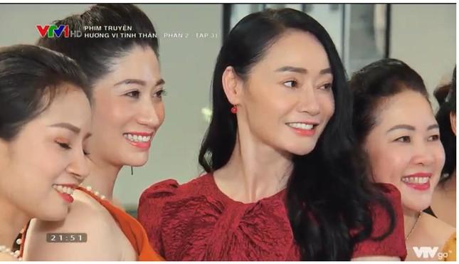 Bà Xuân Hương Vị Tình Thân ăn mặc chuẩn Hoa hậu quý bà-1