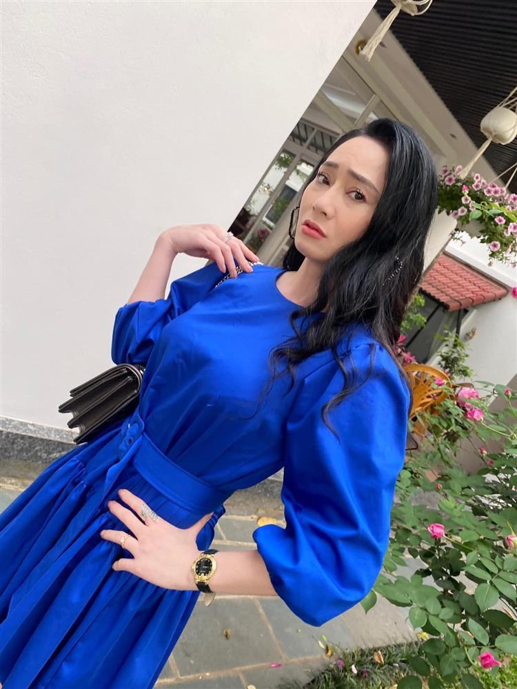 Bà Xuân Hương Vị Tình Thân ăn mặc chuẩn Hoa hậu quý bà-6