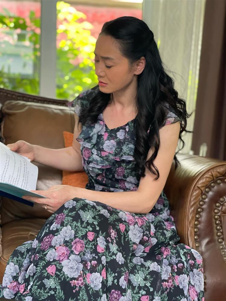 Bà Xuân Hương Vị Tình Thân ăn mặc chuẩn Hoa hậu quý bà-9