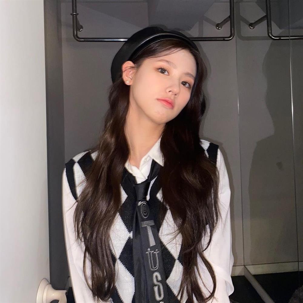 Rosé, Taeyeon diện mốt ghi-lê len đậm chất high teen-7