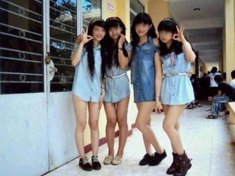 Bé gái 4 tuổi ăn mặc thiếu vải, pose dáng ưỡn ẹo gây tranh cãi-12