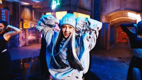 LALISA Lisa: Đậm mùi tiền, hình ảnh Thái Lan được khen ngợi-1