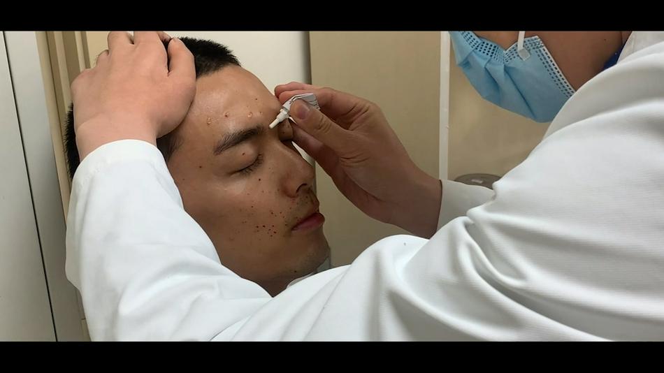 Ngô Lỗi bị thương khắp mặt vì vụ nổ trên phim trường-6