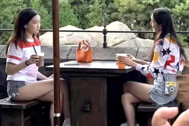 Con gái hở hàm ếch của Vương Phi khoe cận nhan sắc ở tuổi 15-9