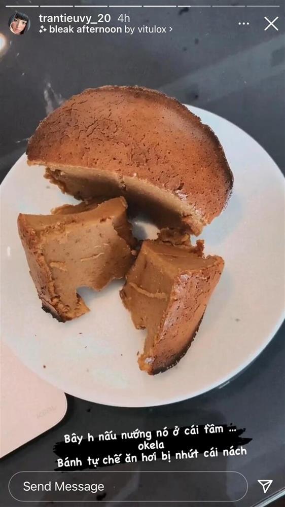 Hoa hậu Tiểu Vy đảm đang làm bánh ngọt, bánh chuối siêu ngon-2